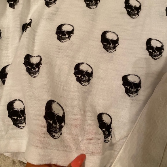 New❤️Beautiful Skull Cashmere top - Picture 7 of 8